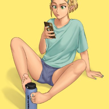 breath of the wild 2, nintendo, the legend of zelda, princess zelda, zelda (breath of the wild), natsuko ashi, 1girls, blonde hair, blue nail polish, blue nails, cellphone, female, green eyes, hylian, short hair